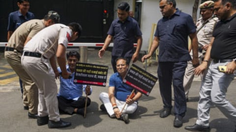 Delhi BJP leaders protesting outside Chief Minister Arvind Kejriwal's residence