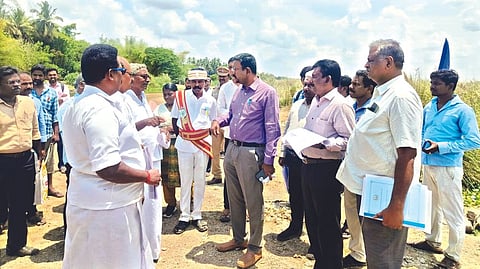 Collector Dinesh Ponraj Oliver inspecting the riverbeds
of Cauvery and Kollidam on Thursday