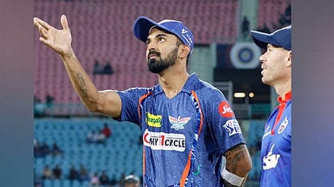 LSG captain KL Rahul with DC captain David Warner.