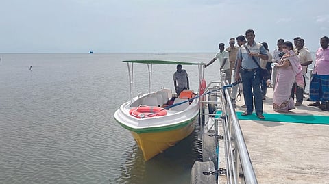 Aquatic adventure in Manora most sought after by tourists