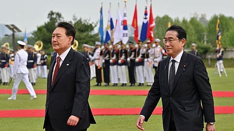 Japanese Prime Minister Fumio Kishida and South Korean President Yoon Suk Yeol attend a welcoming ceremony at the presidential office in Seoul