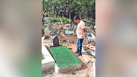 The grille here was constructed to prevent people from stamping on the grave or emptying its contents and reusing it for burying their dead.