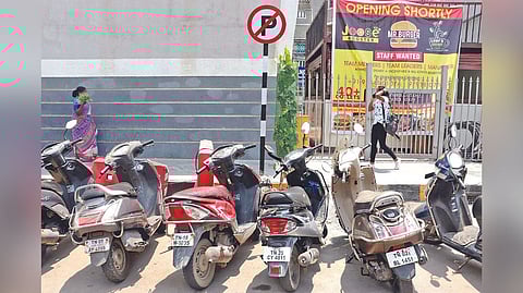 Unauthorised parking near Thirumangalam Metro Station.