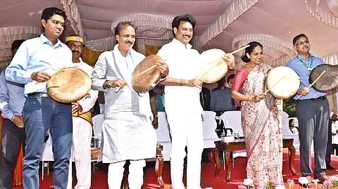 School Education Minister Anbil Mahesh Poyyamozhi inaugurating ?Puthiyana Virumbu-2023? initiative by performing ?parai? in The Nilgiris on Tuesday