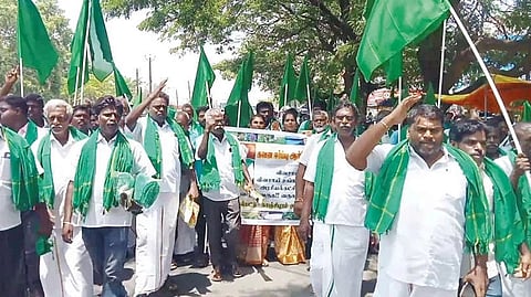 Chengalpattu District Farmers Association in Chengalpattu on Monday staged a protest