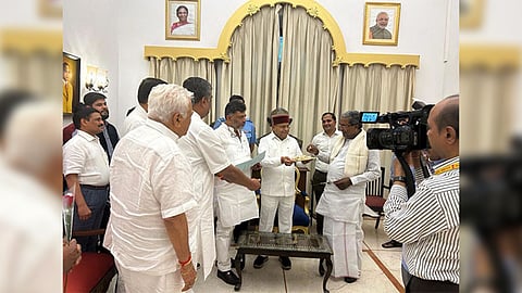 Karnataka Governor Thaawarchand Gehlot, Congress leaders Siddaramaiah and DK Shivakumar