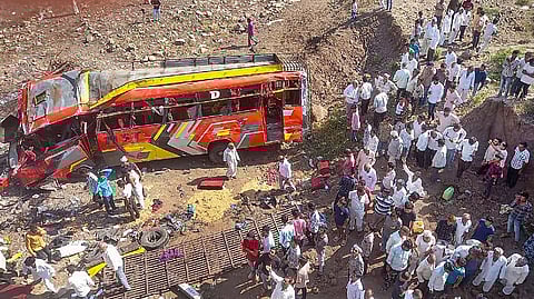 15 killed, 25 injured as bus falls from bridge in Khargone