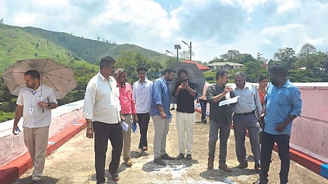 A five member sub-supervisory committee inspecting the Mullaiperiyar dam in Thekkady on Monday