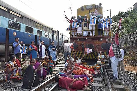 Hindustani Awam Morcha (Secular) activists stop a train at Rajendra Nagar Terminal