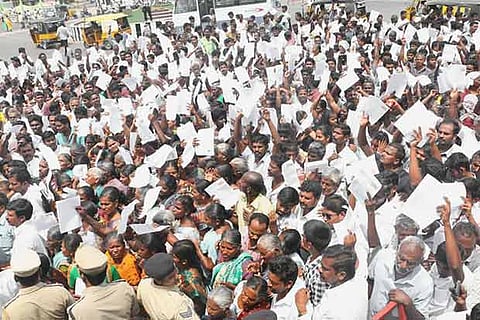 Farmers protesting against farmlands acquisition for airport expansion infront of Salem Collectorate