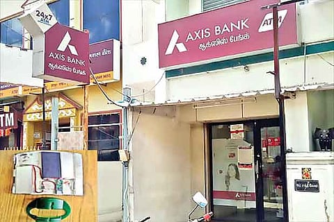 The ATM in which the skimmer was attached; Inset: The machine seized from the accused