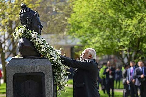 Prime Minister Narendra Modi pays homage at statue of Indian philosopher Basaveshwara.(Photo: PTI)
