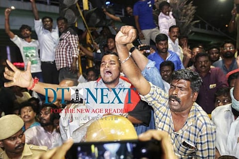 People outside Kauvery Hospital mourning the death of DMK chief M Karunanidhi