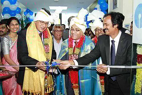 (L-R) Vinay Tonse, CGM, SBI, Sanjeev Nautiyal, MD CEO, SBI Life Insurance, E Thirumudi Pandian