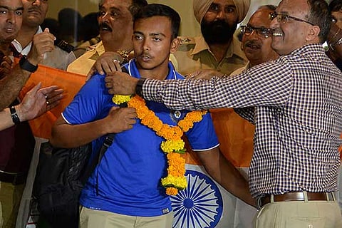 India's U19 cricket team captain Prithvi Shaw (C) is welcomed by Mumbai Cricket Association official