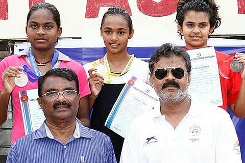 DS Srenethi (centre), B Shakthi (left) and Krtyalakshmi, medal-winners of 800 m freestyle