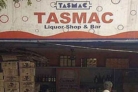 Women protest against reopening of Tasmac shop