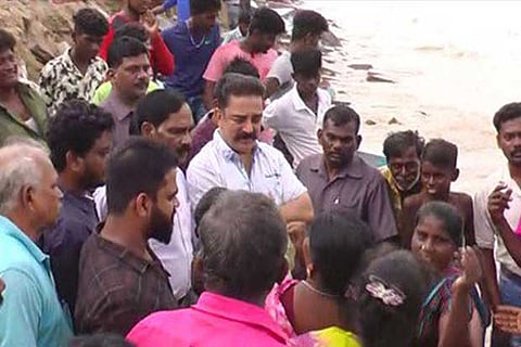Makkal Needhi Maiam founder Kamal Haasan interacting with the residents of Srinivasapuram