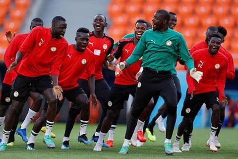 Senegal on shaky ground as Colombia looks to continue surge