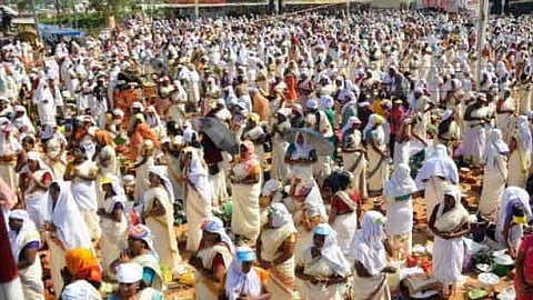 Devotees offering Pongala during the annual festival at Tiruvanathapuram.
