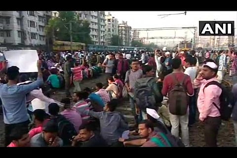 Mumbai students protest demanding jobs