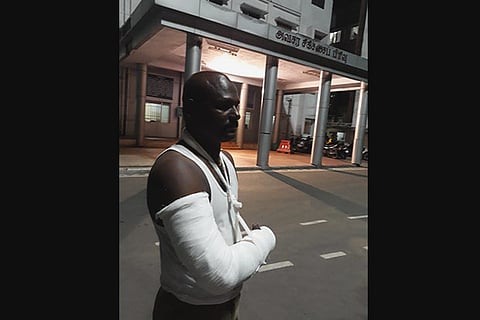 Vijayakumar?s hand was fractured when he fell down while chasing them