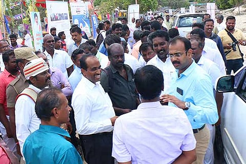 Sameeran (extreme right), Director of Fisheries Department, appreciating AD Manikandan at Rameswaram