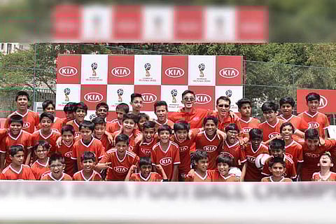 Indian football team captain Sunil Chhetri with the kids who participated in the contest