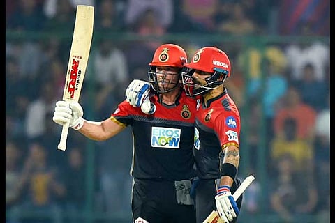 Royal Challengers Bangalore AB de Villiers celebrates his fifty runs with captain Virat Kohli.(PTI)
