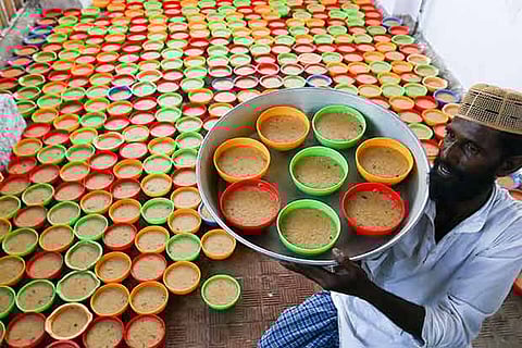 A man arranges Nombu Kanji to be distributed among devotees at Wallajah Mosque in Triplicane
