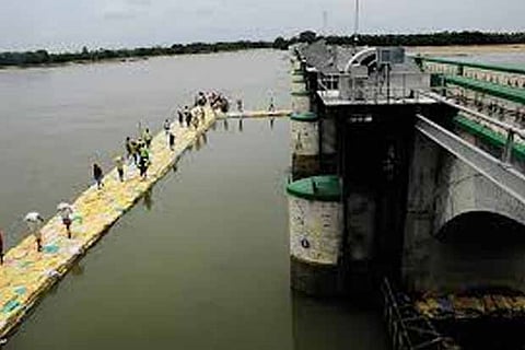 Workers involved in repair of damaged regulator at Kollidam (file photo)