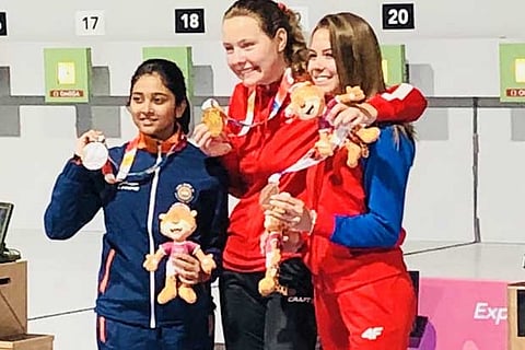 Mehuli Ghosh (L) won a silver medal in women?s 10m air rifle
