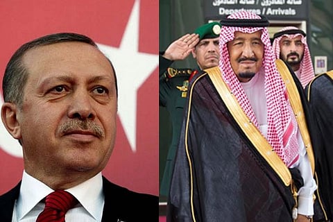 Saudi Arabia's King Salman bin Abdulaziz Al Saud (R) spoke with Turkish President Tayyip Erdogan