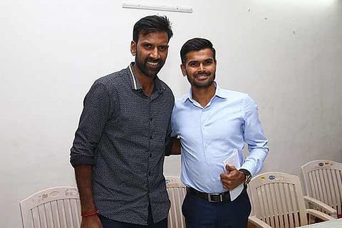 L Balaji (left) and S Badrinath (Photo: Manivasagan N)