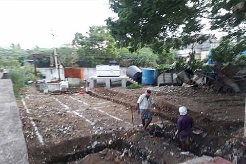 The compost pit being dug up at PV Vaithiyalingam Salai in Keelkattalai
