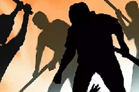 Scuffle between AIADMK, AMMK cadres in Thanjai