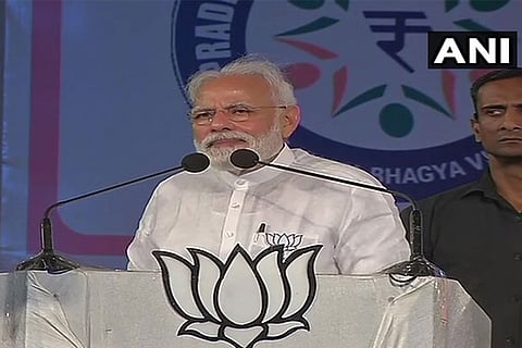 Modi mocks Congress' "dream" of coming to power