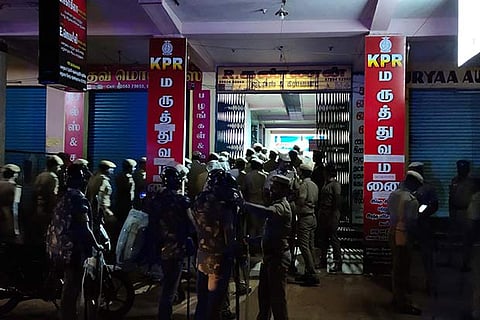 Bundles of cash seized from shop in Tamil Nadu, police open fire to disperse AMMK cadres