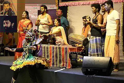 During a performance based on therukoothu