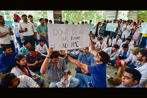 Docs' protest continue, some relief for patients as emergency services resume
