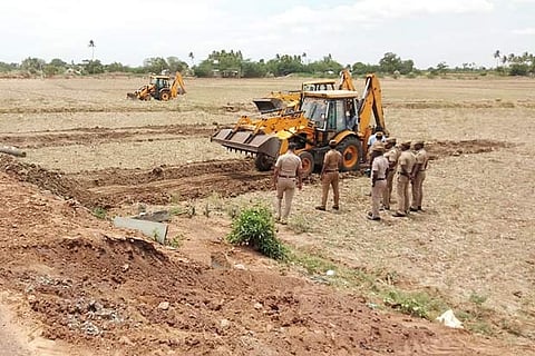 Encroachments being cleared from Muthalaipatti lake in Karur district on Tuesday