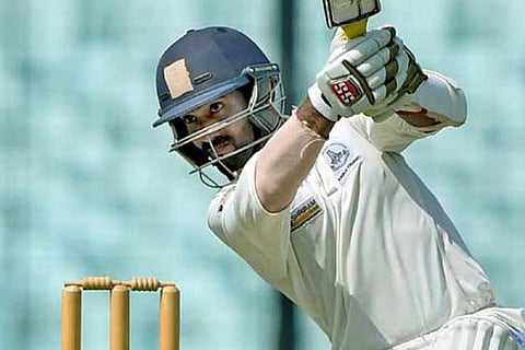 Karthik stars in Vijay victory