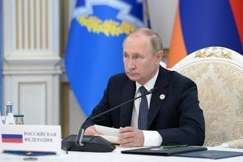 Pilots treated to cherry pie for safely landing Putin's plane