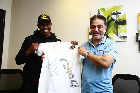 Dwayne Bravo gifts autographed T-shirt to Kamal Haasan