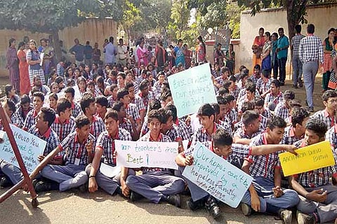 Students hold a protest demanding withdrawal of the cases against their teachers at Sulur in Coimbatore