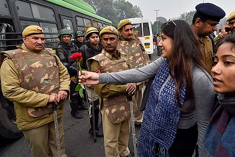 Anti-CAA protesters resort to 'Gandhigiri', offer roses to police
