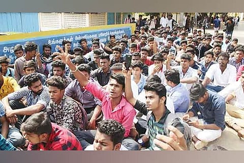 Students of Madurai Waqf Board college protests against CAA