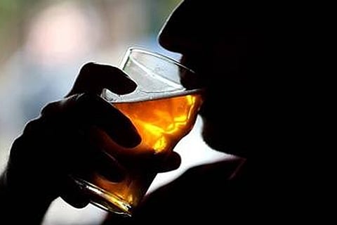 Heavy alcohol drinking may damage heart tissue