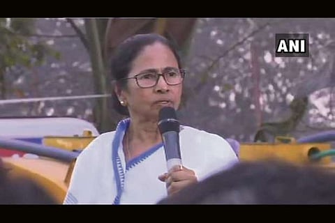 Mamata's dharna enters third day, Kejriwal, Naidu likely to visit protest site today