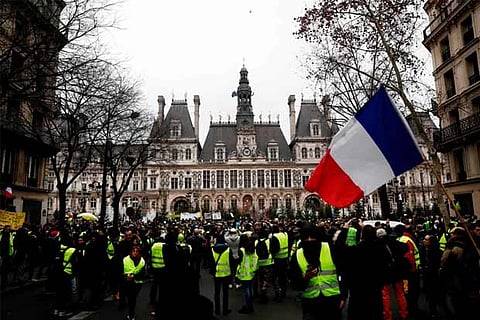 'Red scarves' march in Paris in riposte to 'yellow vests'